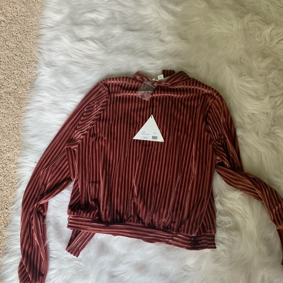 Wander + Lost Velour Carmen Crop Top - Picture 6 of 6